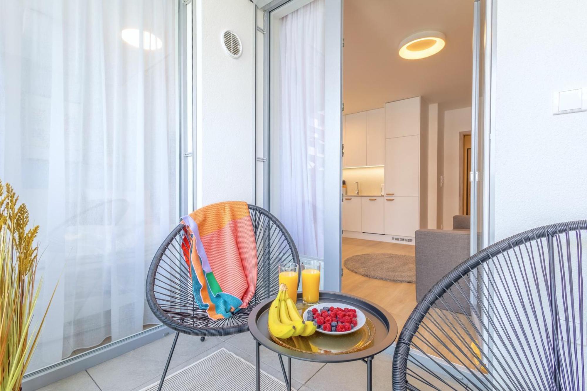 Yellow Apartment - Balcony, Free Parking, By Gravity Praga Exterior foto